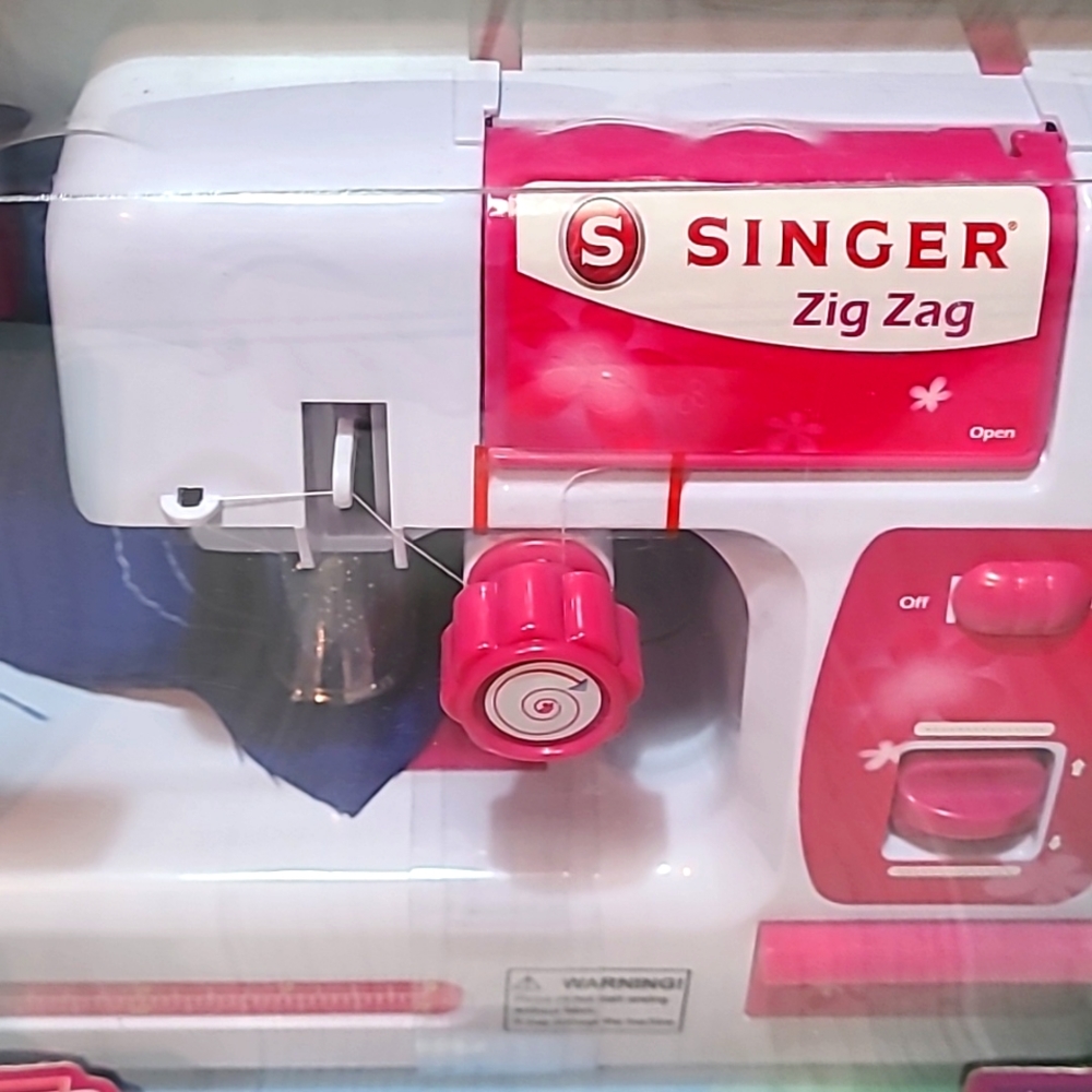 Singer Zig Zag Chainstitch Sewing Machine New - Picture 3 of 7